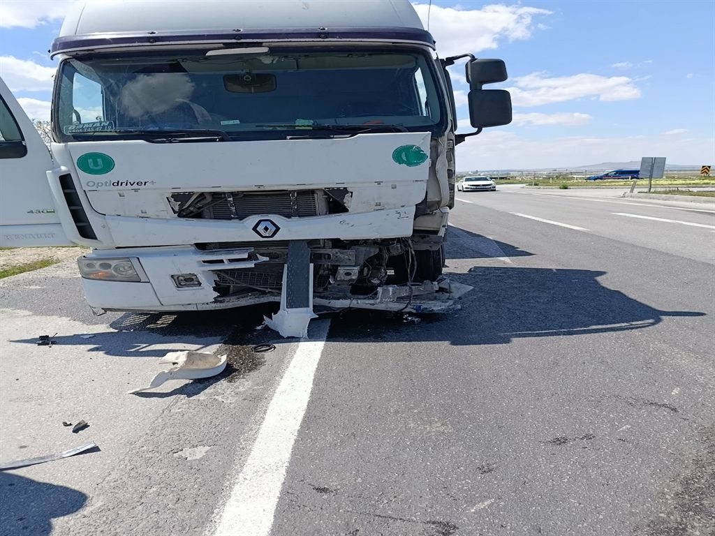 Konya'da TIR'ın çarptığı otomobilin sürücüsü öldü