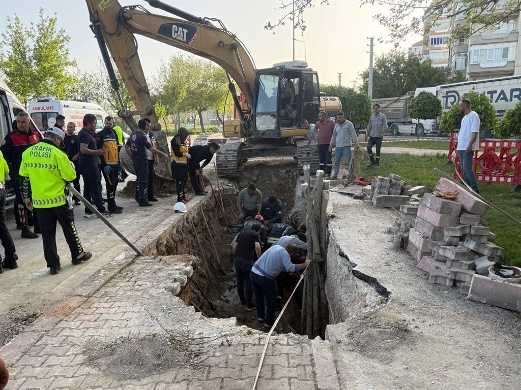 Konya’da korku dolu dakikalar: Yol çöktü, 2 işçi göçük altında kaldı