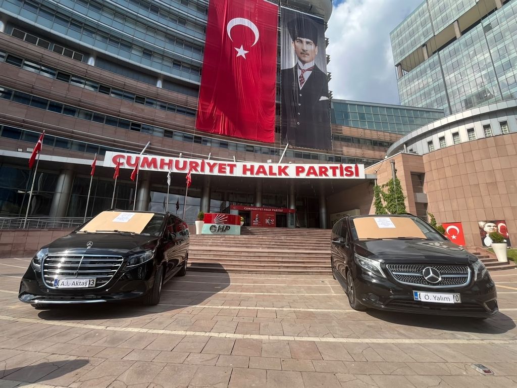 CHP'de Özgür Özel'in makam araçları satılığa çıkarıldı