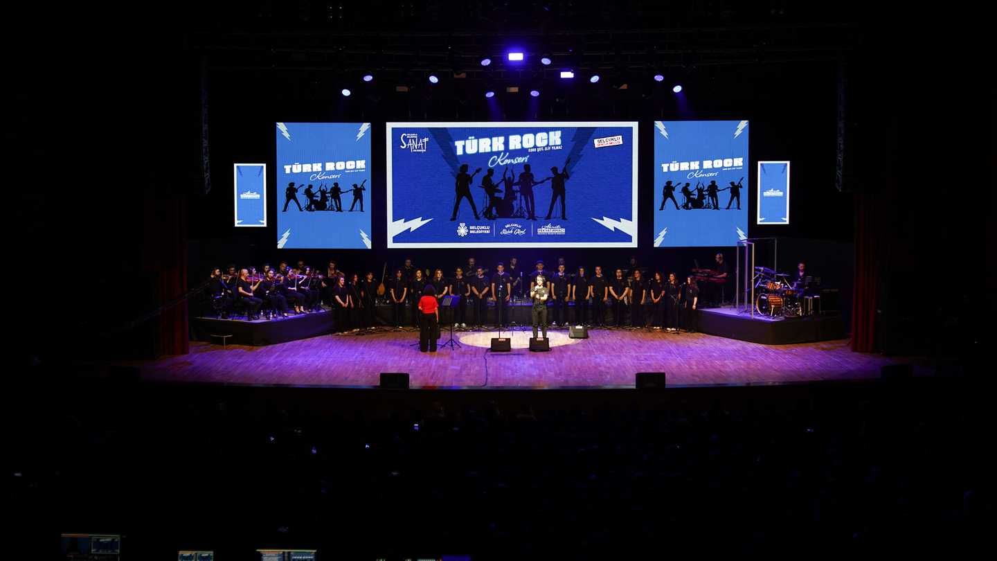 Gençlerden rock konseri ve tiyatro Selçuklu’da Sanat Rüzgarı