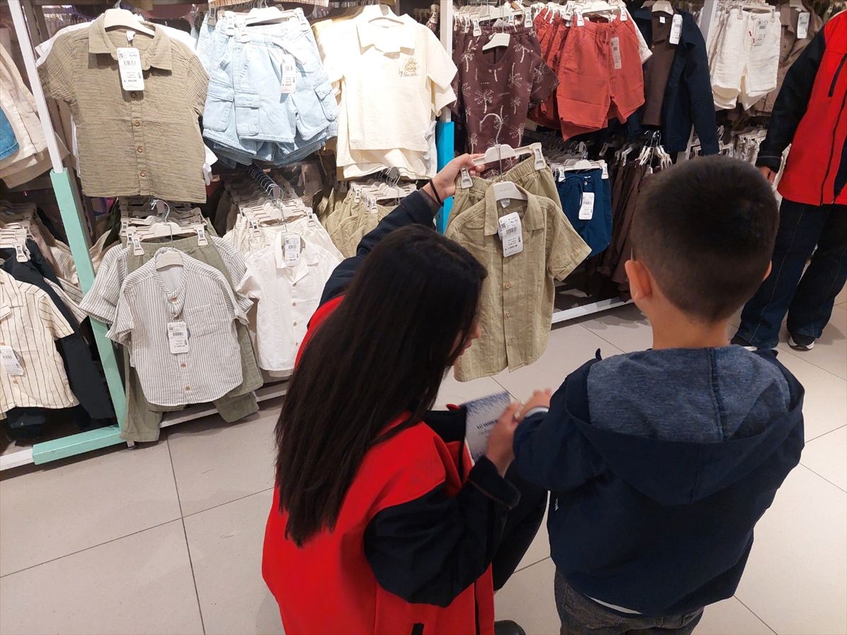Konya'da 1.086 öksüz ve yetim çocuğa giyim yardımı yapıldı
