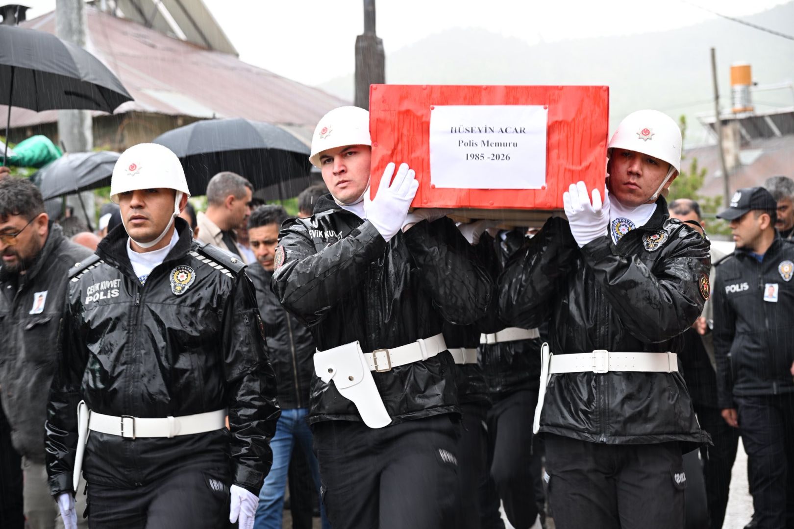 Konya'da  Kalbine Yenik Düşen Polis Memuru Hüseyin Acar Son Yolculuğuna Uğurlandı