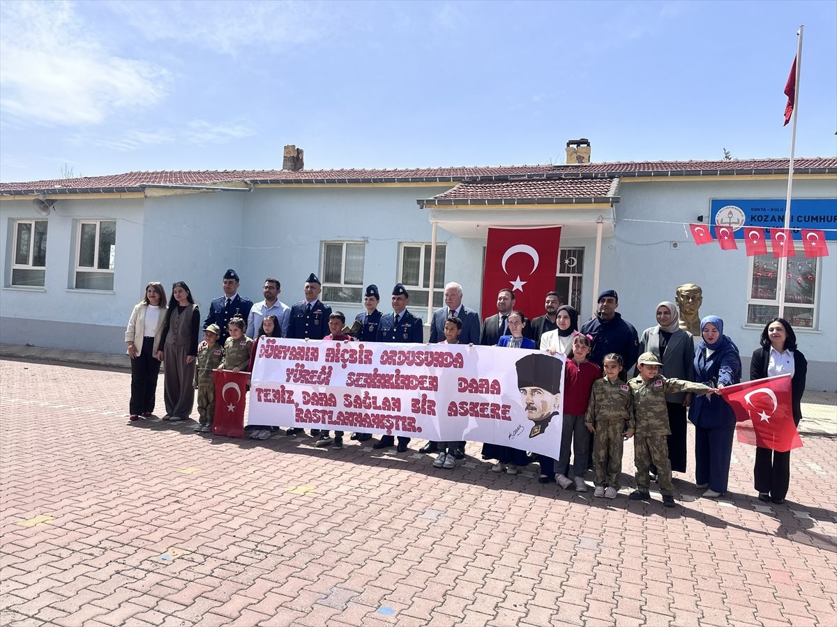 Konya'da ilk mektuplarını Mehmetçiğe yazan öğrencilere askerlerden cevap geldi