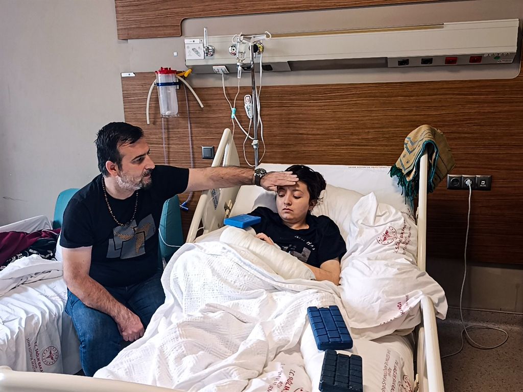 12’nci kattan düşüp ‘mucizevi şekilde’ kurtulan Ecrin, hayatını iyiliğe adayacak