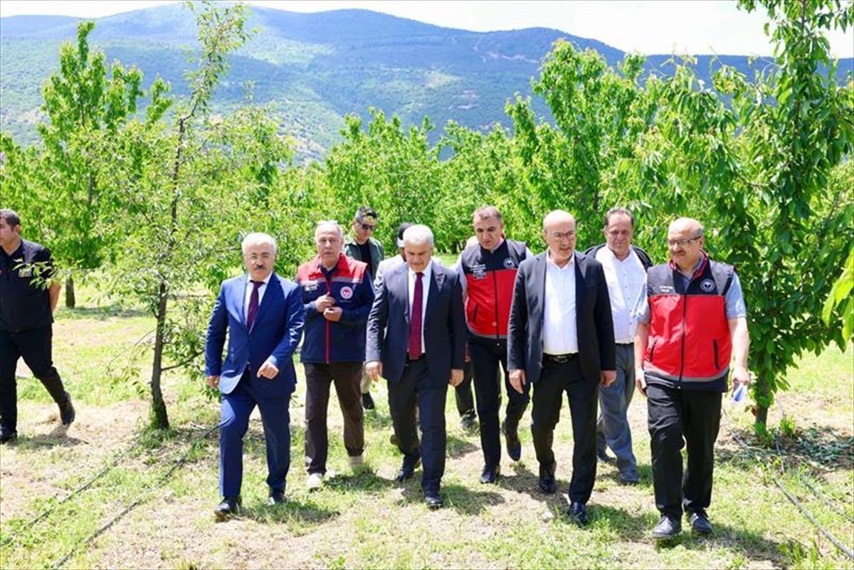Konya Valisi'Akın, Akşehir’de selden etkilenen bölgelerde incelemelerde bulundu
