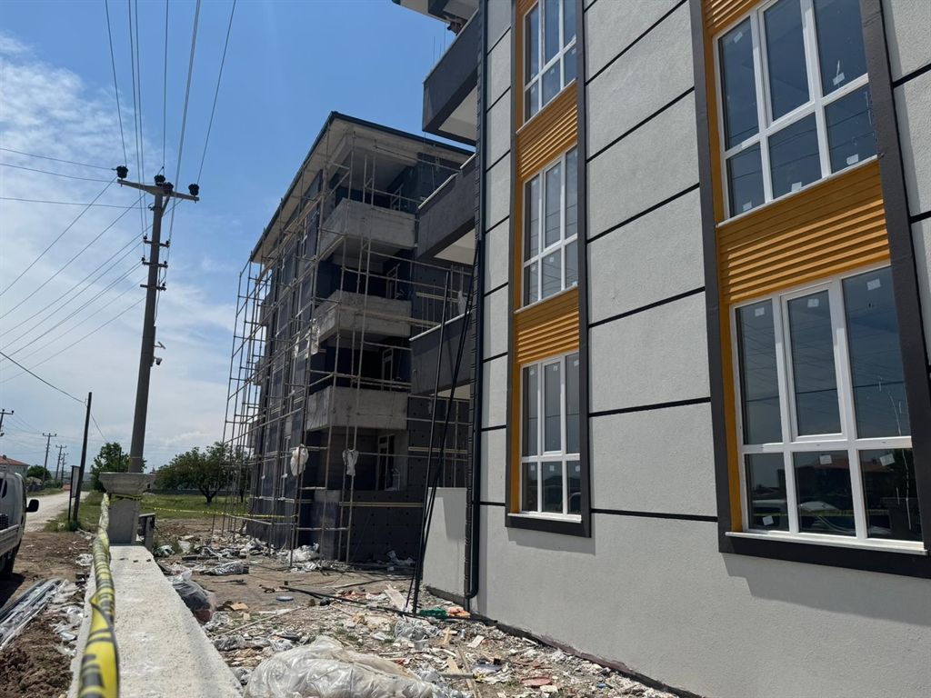 Konya'da elektrik akımına kapılan işçi 4'üncü kattan düştü