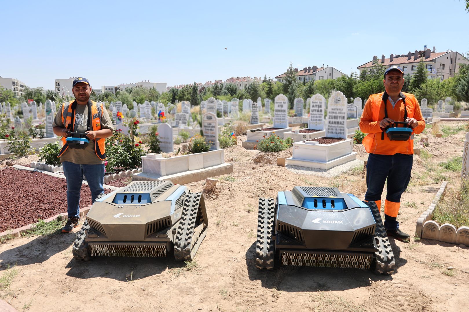 Konya’da Mezarlık Bakımını Artık Robotlar Yapıyor