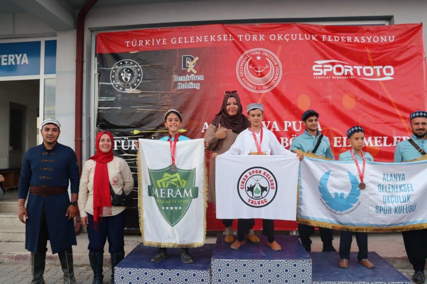 Meramlı okçular Bölge Şampiyonası'nda kürsüden inmedi