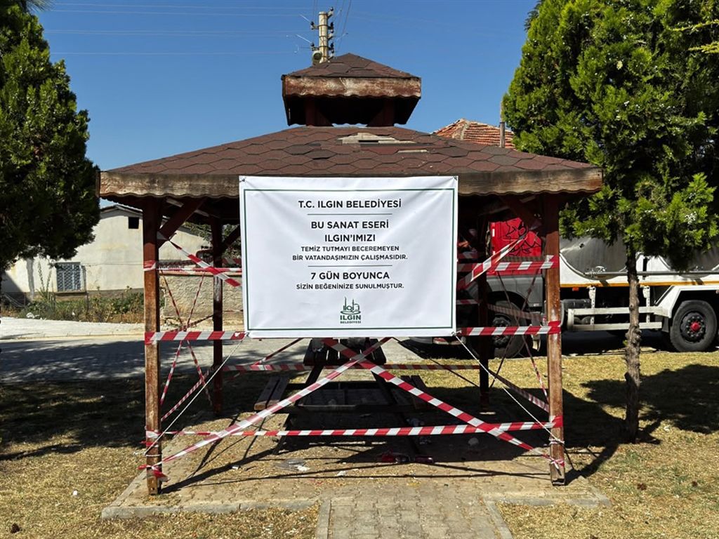 Yer Konya... Belediye kirli bırakılan kameriyeyi 7 gün süreyle kullanıma kapattı