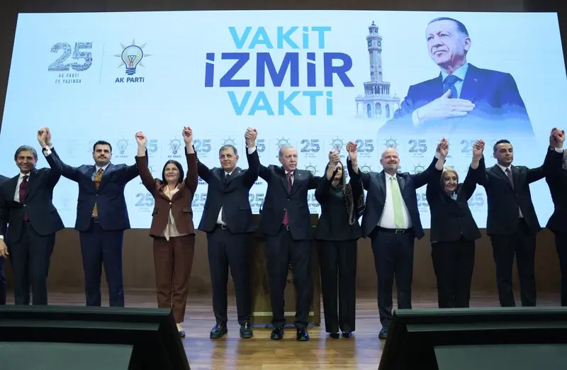 İzmir Belediye Başkanı Cemil Tugay AK Parti’ye katıldı: AK Parti ile İzmir'i ayağa kaldıracağız